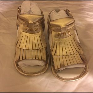 Gianni Bini GB Baby girl crib sandals size 3